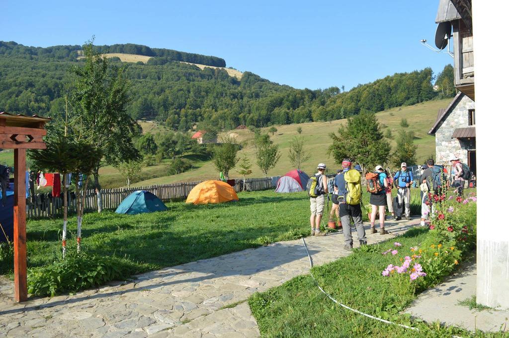 Guesthouse Alpini Lepushe エクステリア 写真